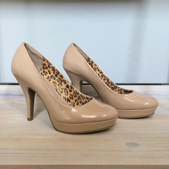 Unlisted by Kenneth Cole Nude Heels size 8.5 - Picture 1 of 7